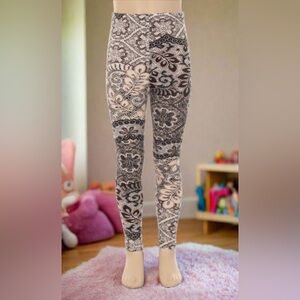 Small NEW Girls Paisley Lace Valentines Day Leggings Kids Soft Yoga Pants